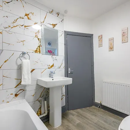 Privat bolig *rg7h*for Your Relaxed & Cosy Free Parking Leeds (West Yorkshire)